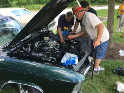 Parking Lot Hands on Tech Assistance
Tom Telesco (holding yellow bottle) always willing to help members

