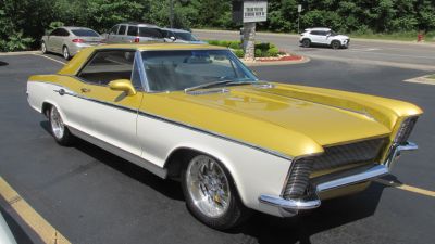 Custom Class 
1965 GS, Gold/White, Galen Shields, McPherson, KS
