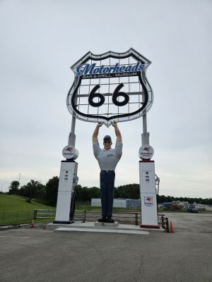 Local area “Historic Old Route 66” Attractions ...
Motorheads Bar & Grill - Museum

