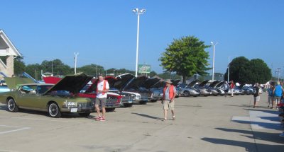 Your “Orange Vested” Parking Team getting the Rivieras Lined-up
