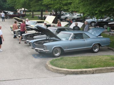 Gran Sport/GS Class lined up and ready for “Peer Judging”
