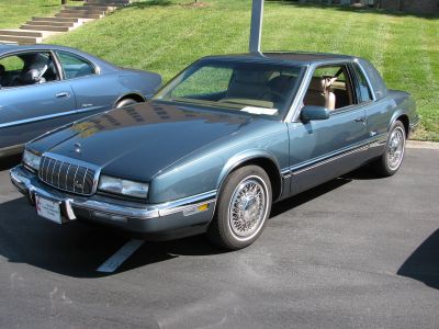 1979-1993 Class - First Place
1992, Blue, owned by Wayne & Barbara Pilkinton, Nolensville, TN
