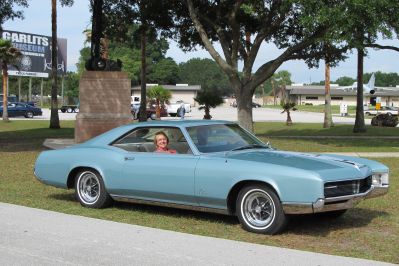 Our Best of Show Award winner
1967, Green Mist Iris, owned by Jim Kilroy, Clermont, FL
